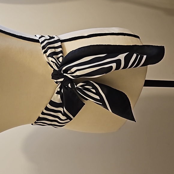 Zebra Print Black & White Scarf - Picture 4 of 5